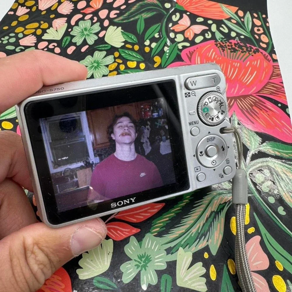 Sony Cyber-shot DSC-S750 Digital Camera – Compact Point-and-Shoot Camera